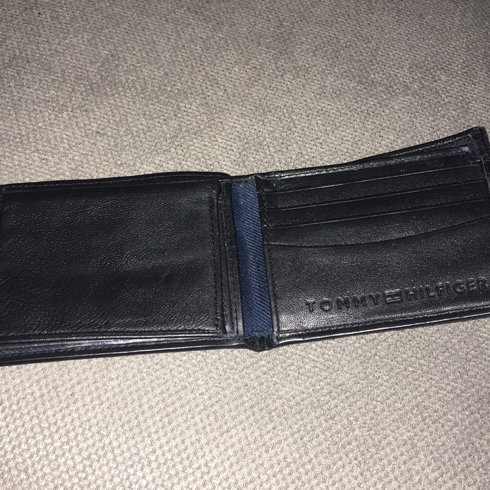 Tommy Hilfiger black leather Wallet - Picture 2 of 6